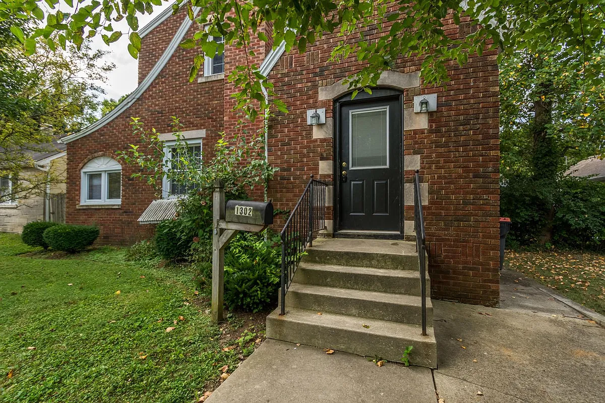 Building Photo - 1302 E Hunter Ave
