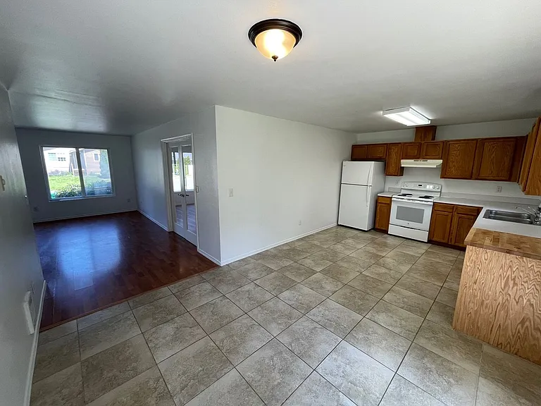 2415 Forest Park Ln — Photo 8