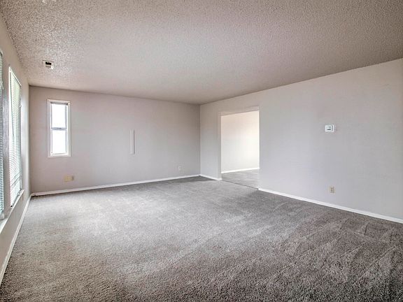 4th image of 2135 Blue Jay Ln