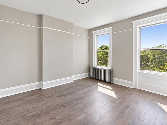 2nd image of 289 Forrest St #3