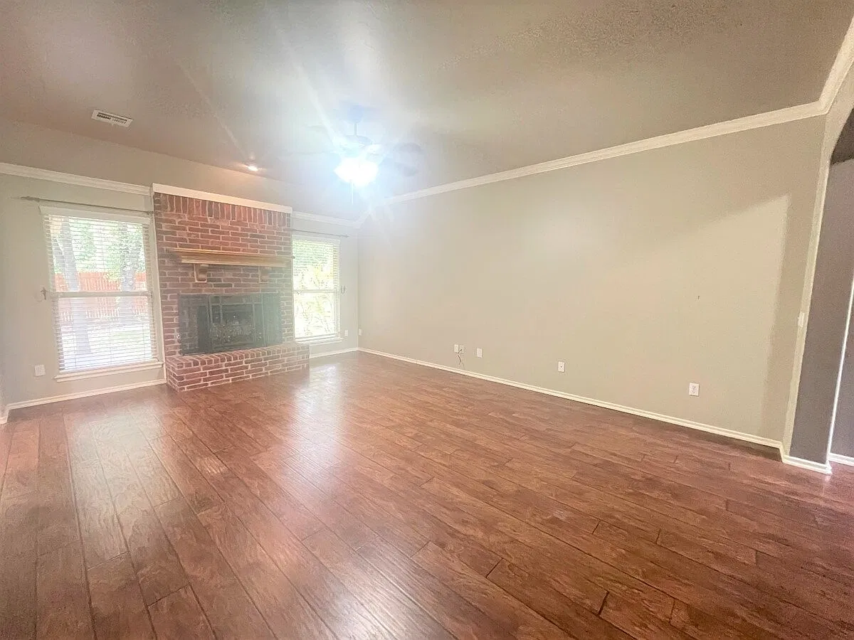 3 bed, 2.0 bath, 1750 sqft, $1,800 — Photo 3