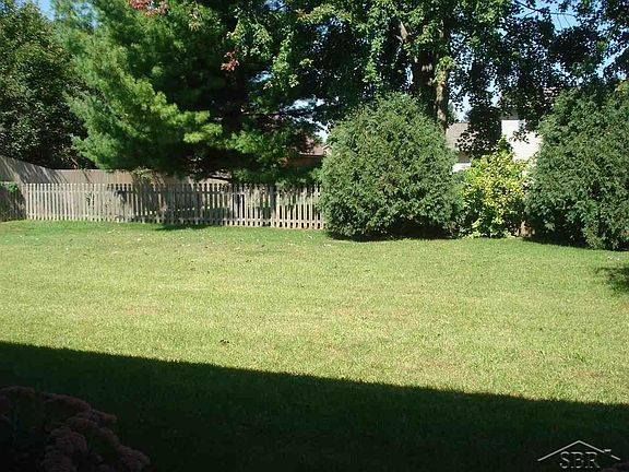 4th image of 5912 Willowbrook Dr