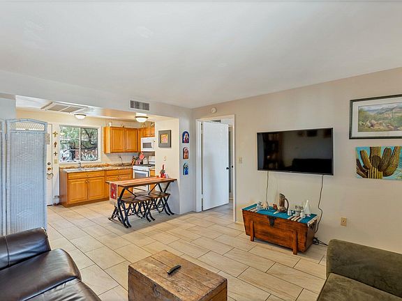 4th image of 467 S Paseo Madera #C