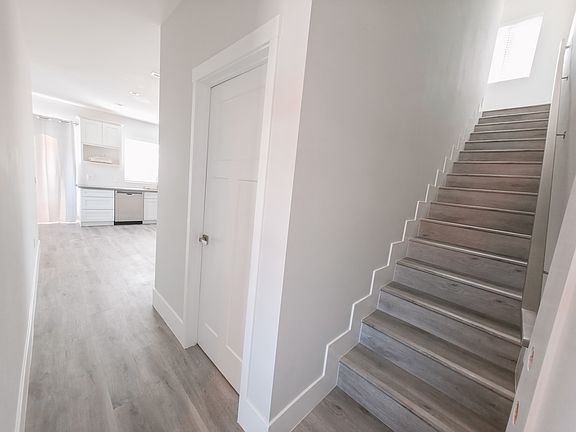 2nd image of 848 Hawthorne Pl
