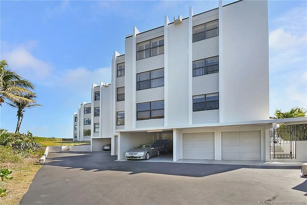 2 bed, 2.0 bath, 1108 sqft, $8,900 — Photo 4