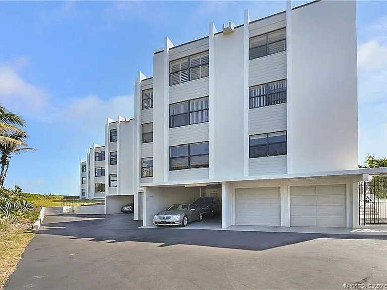 1289 NE Ocean Blvd #11 — Photo 4