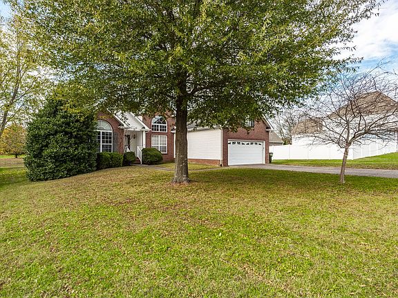 5th image of 320 Wexford Pl