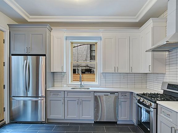 4th image of 616 Lincoln Pl