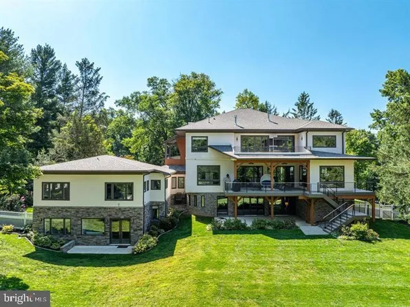 9604 Pembroke Pl, Vienna, VA 22182