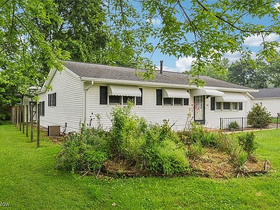 3rd image of 571 Maplewood Ave