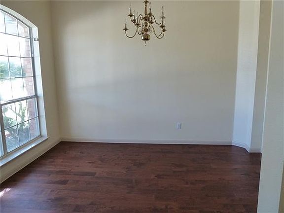 4th image of 1120 Brittany Pl