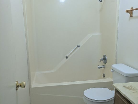 2nd image of 1002A E Monroe St #A