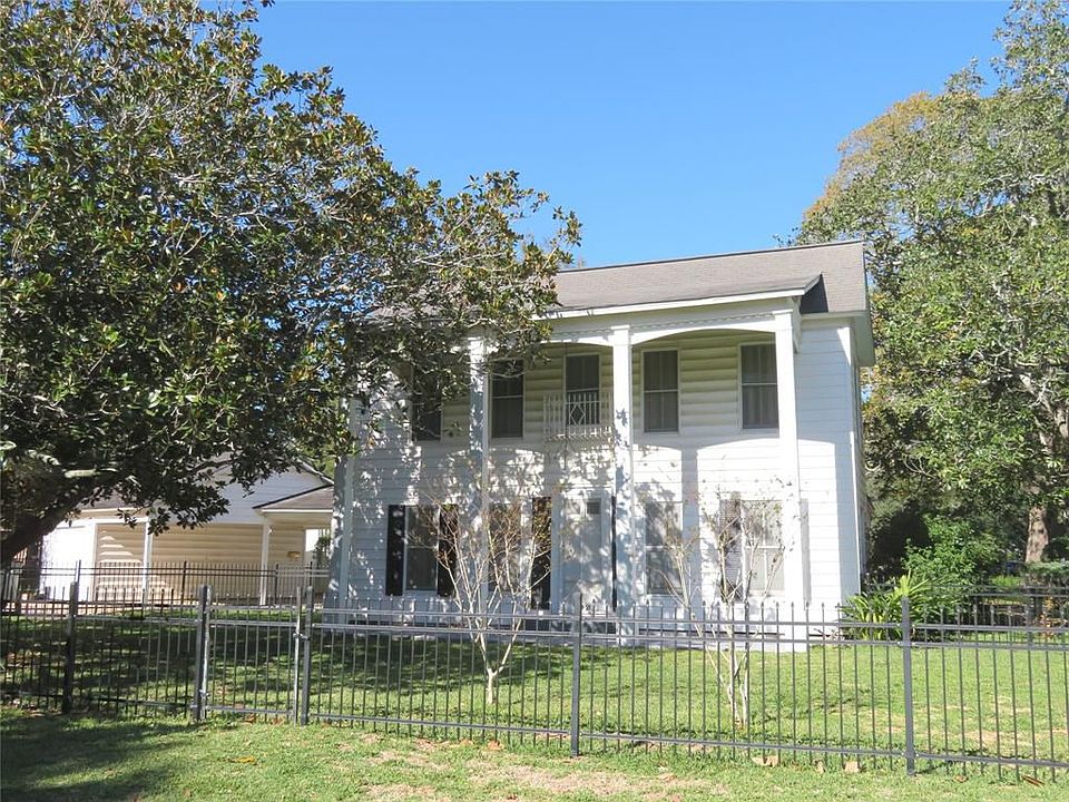 1st image of 702 Erin St