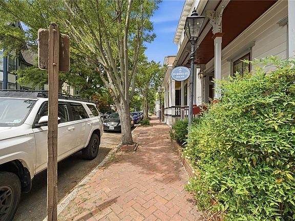 5th image of 367 Middle St