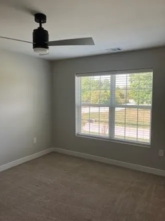 Bluff Crossing Apartments — Photo 10