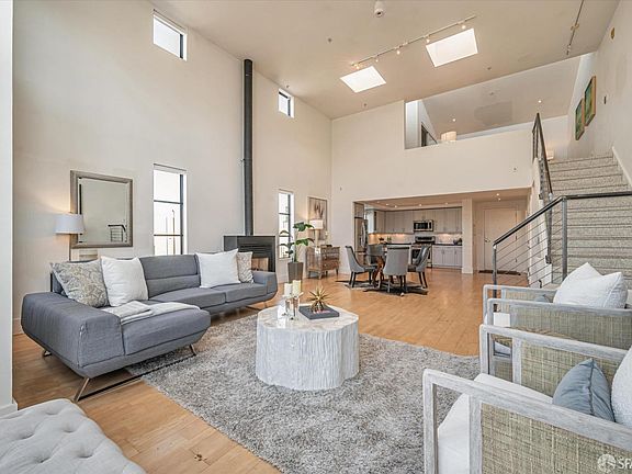 4th image of 221 Clara St APT 8