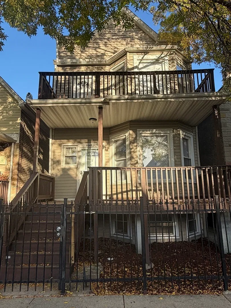 2 bed, 1200 sqft, $2,000 — Photo 2