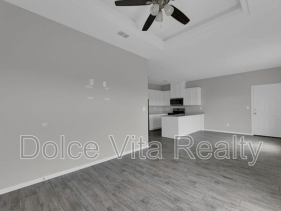 5th image of 448 E Acacia St #4