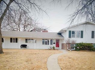 1900 SW Navajo Ln, Topeka, KS 66604