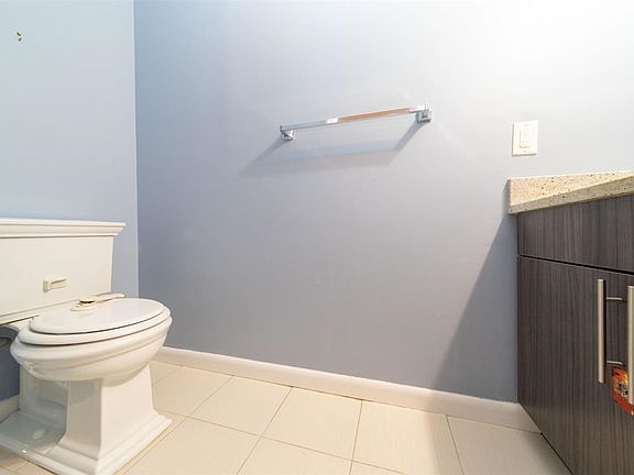 5th image of 227 Christopher Columbus Dr APT 336B