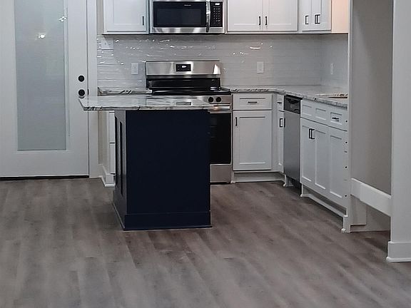 3rd image of 1219 W Lollar St