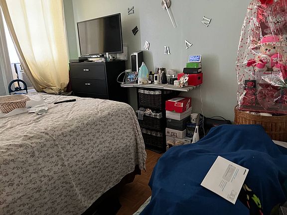 4th image of 2877 W 20th St