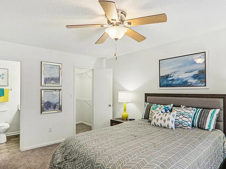 Greyeagle Apartments — Photo 12