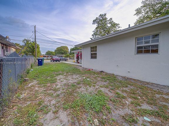 5th image of 1814 NW 93rd St #1816