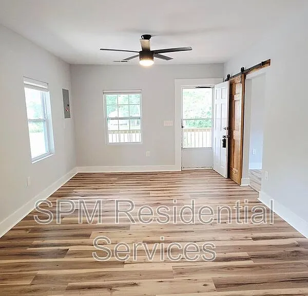 107 Myrtle Ave — Photo 3