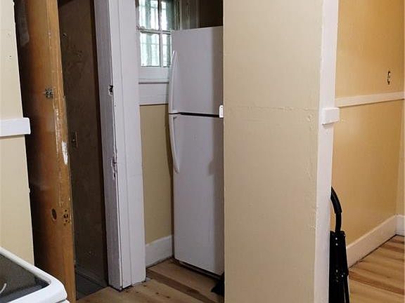 5th image of 709 Palmwood Ave