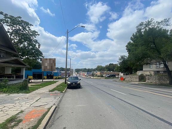 4th image of 4005 Independence Ave