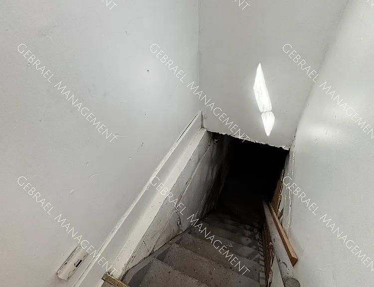 726 E York Ave — Photo 13
