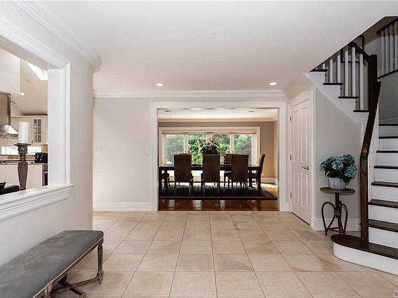 4th image of 24 High Meadow Ln