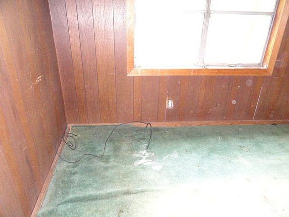 5th image of 332 Martha St