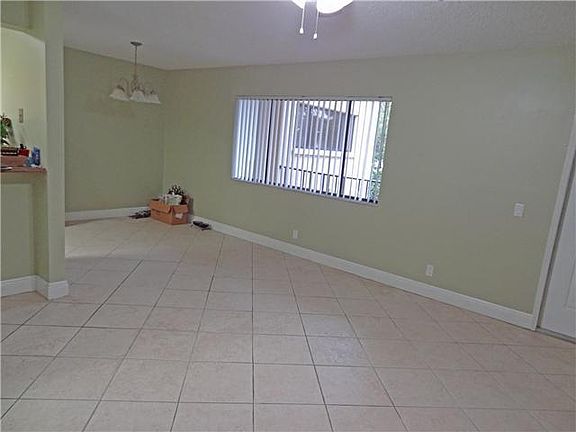 4th image of 515 Meadows Circle #515