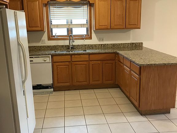 3rd image of 7901 W 103rd St