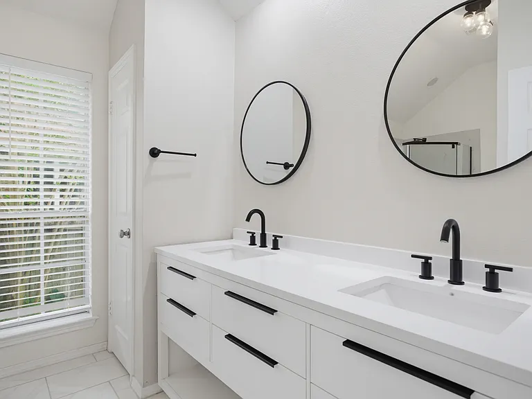 3921 Habersham — Photo 21