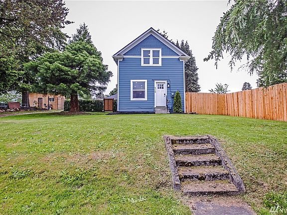 Close to amenities, Charlotte's Blueberry Park and bus line.