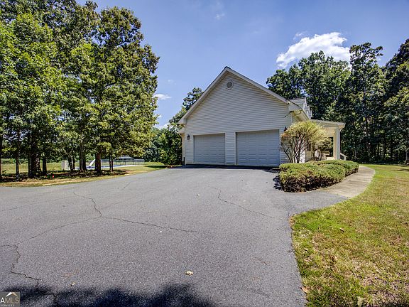 3rd image of 131 Washington Rd