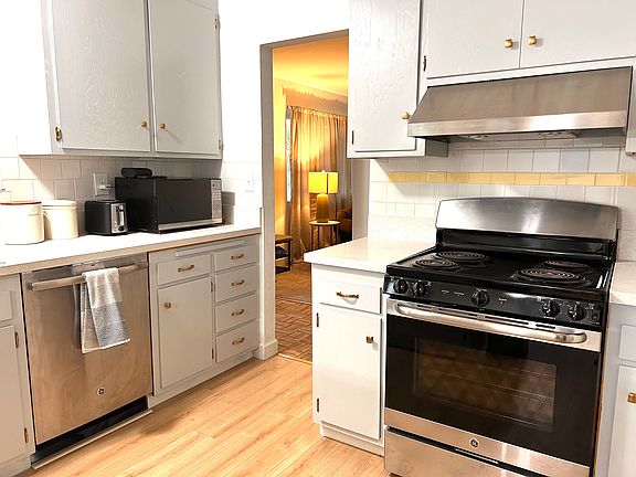 5th image of 3101 61st Ave #D