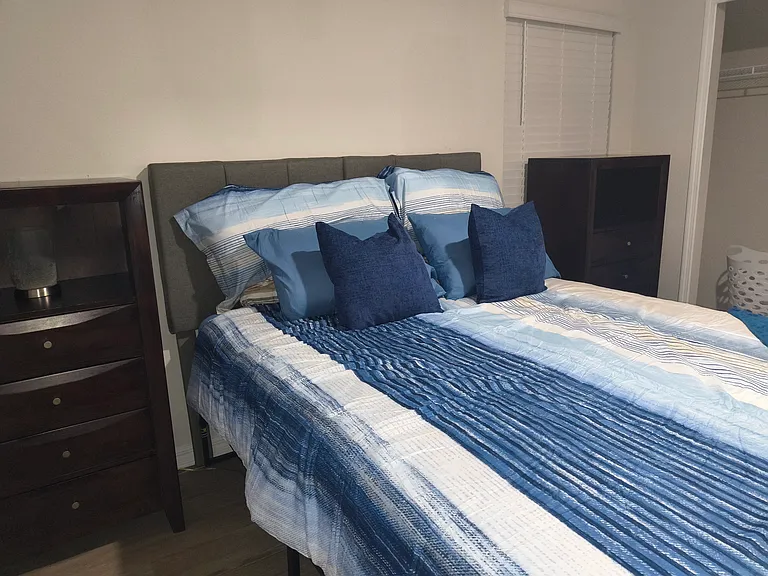 8 Unique Ct #B — Photo 32