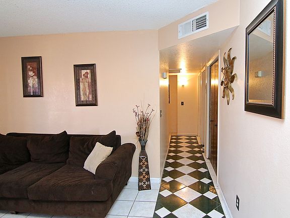 5th image of 2751 E Hampton Ave