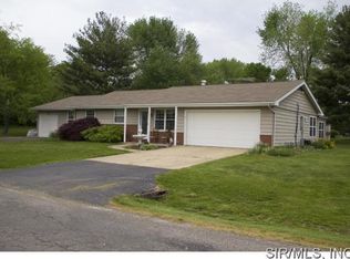 2058 Castle Dr, Edwardsville, IL 62025