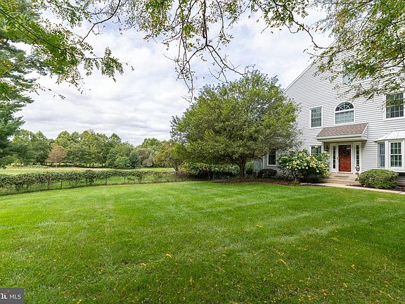 3rd image of 310 Newport Pl