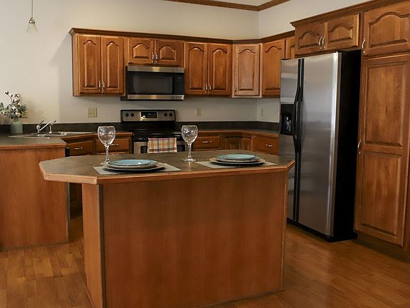5th image of 801 Newfoundland Dr