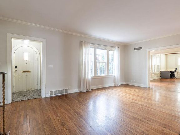 5th image of 1002 N Jefferson Pl