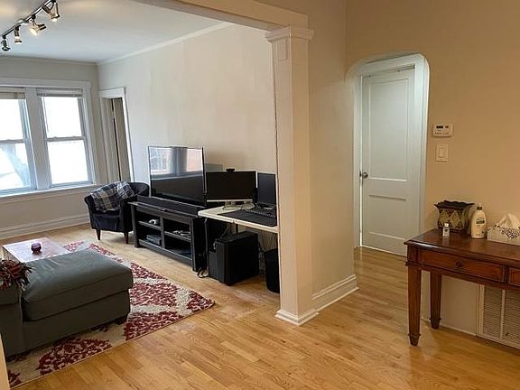 4th image of 3342 N Lincoln Ave #2S