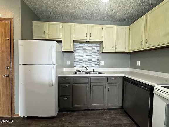 5th image of 1112 Portland Dr APT 101
