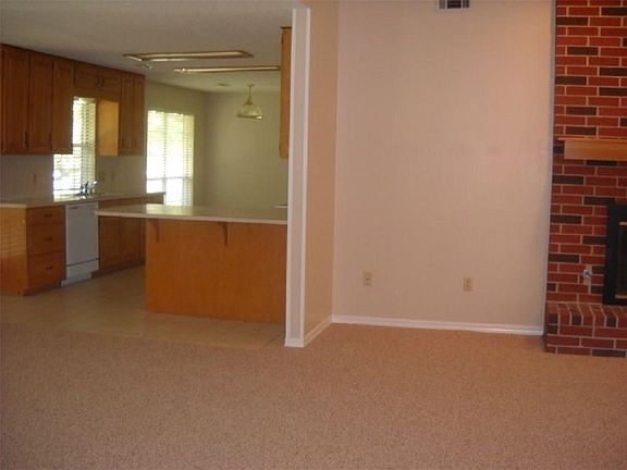 4th image of 1228 E Ash St