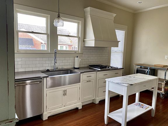 3rd image of 617 Evergreen Ave